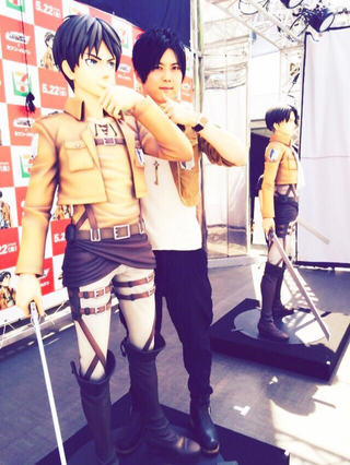 Illustration for article titled In Japan, 7-Eleven Is Selling Attack on Titan Statues for $14,000